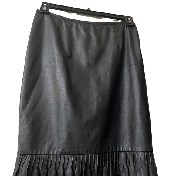 Laundry by Shelli Segal size 6 Black Leather Pencil skirt with ruffle - Picture 3 of 6